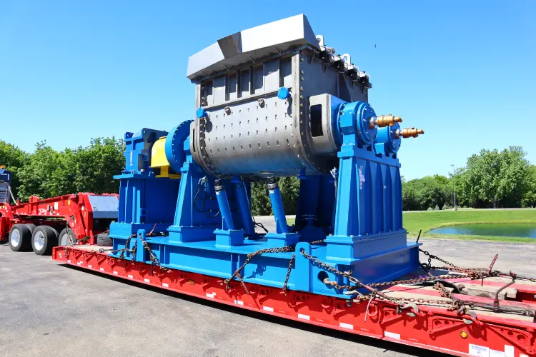 large mixer machine on bed of semi truck large mixer machine on bed of semi truck